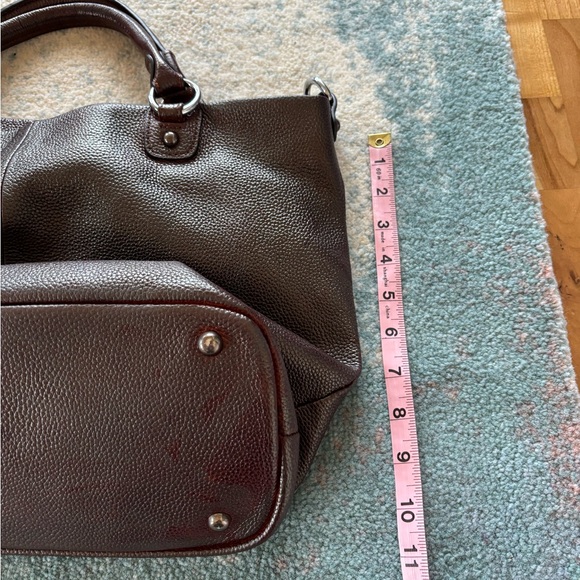 Kattee Brand Elegant two-toned Brown Leather Top Handle Adjustable Strap Bag - Picture 9 of 10